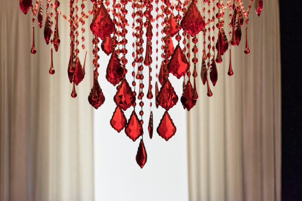 Бархатные шторы в спальне.