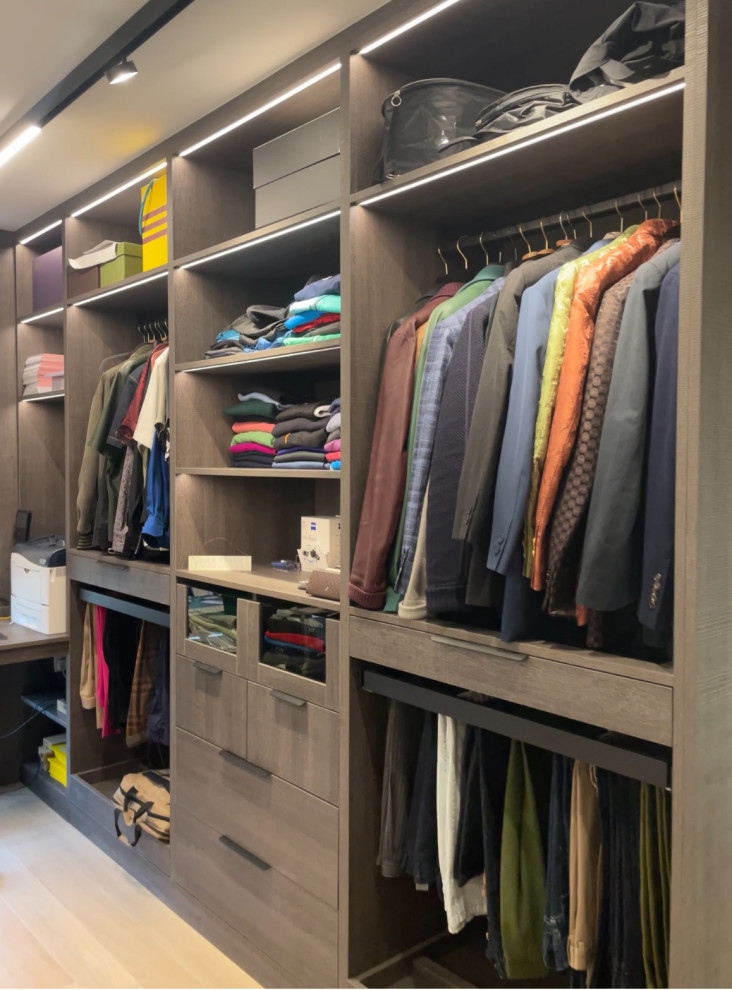 Dressing room in brown colours