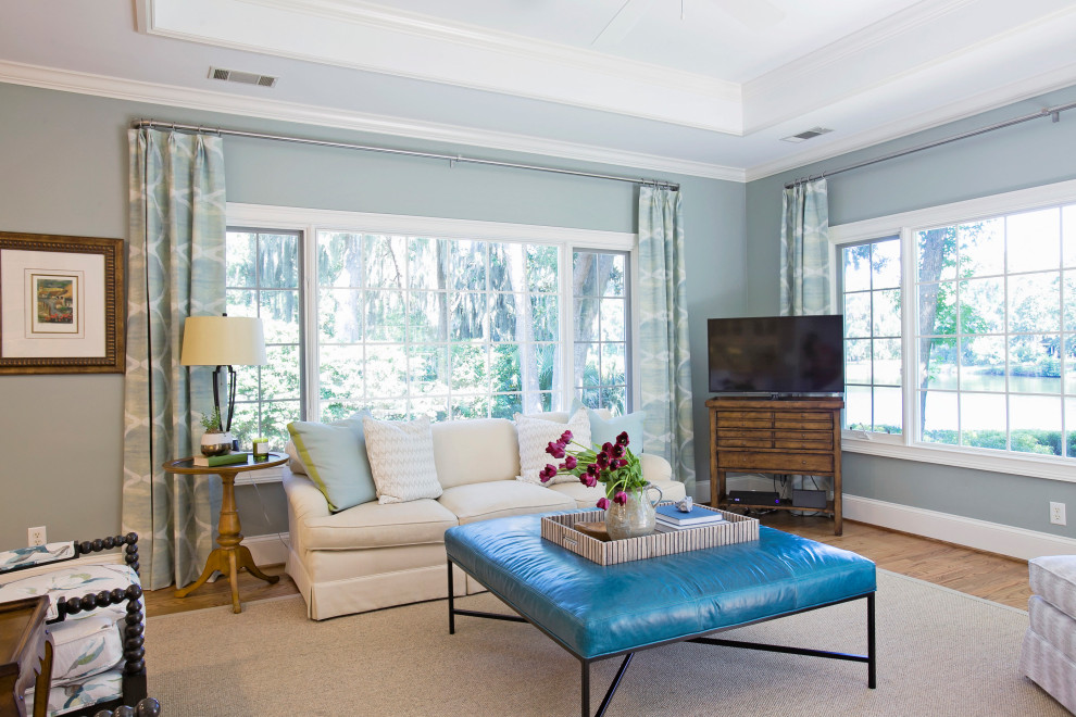 Inspiration for a transitional home design remodel in Atlanta
