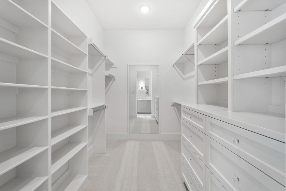 Transitional closet photo in Houston