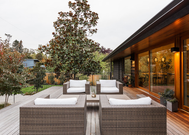 Madison Park Ranch House retro-terraza-y-balcon