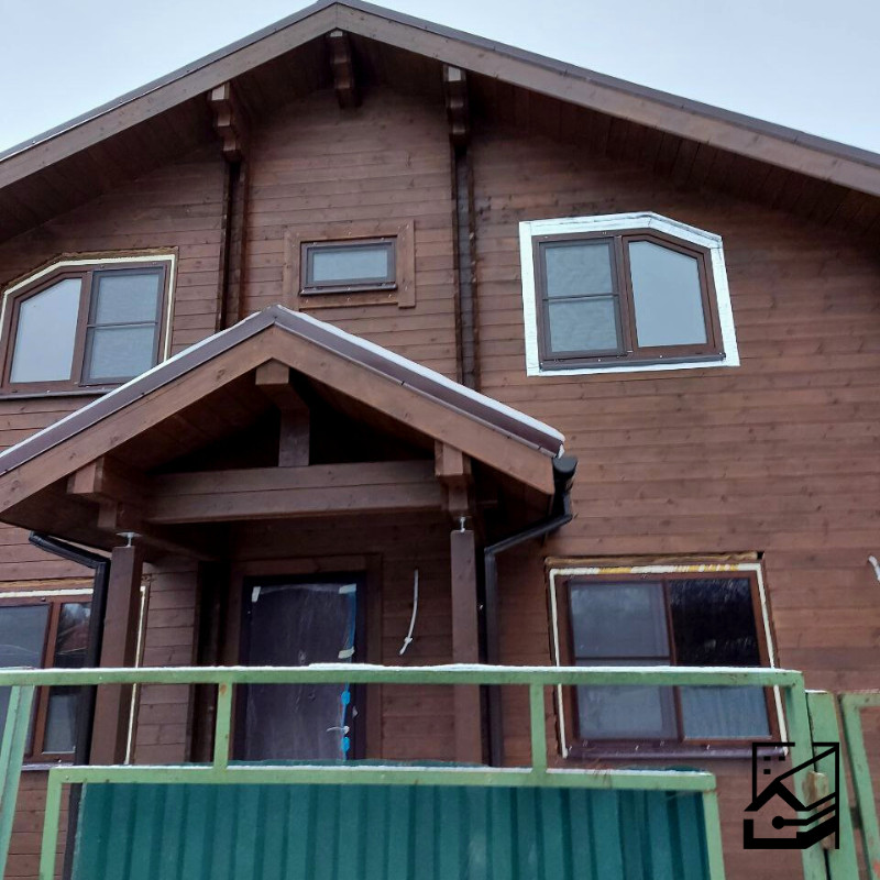 Отделка наличников окон деревянного дома