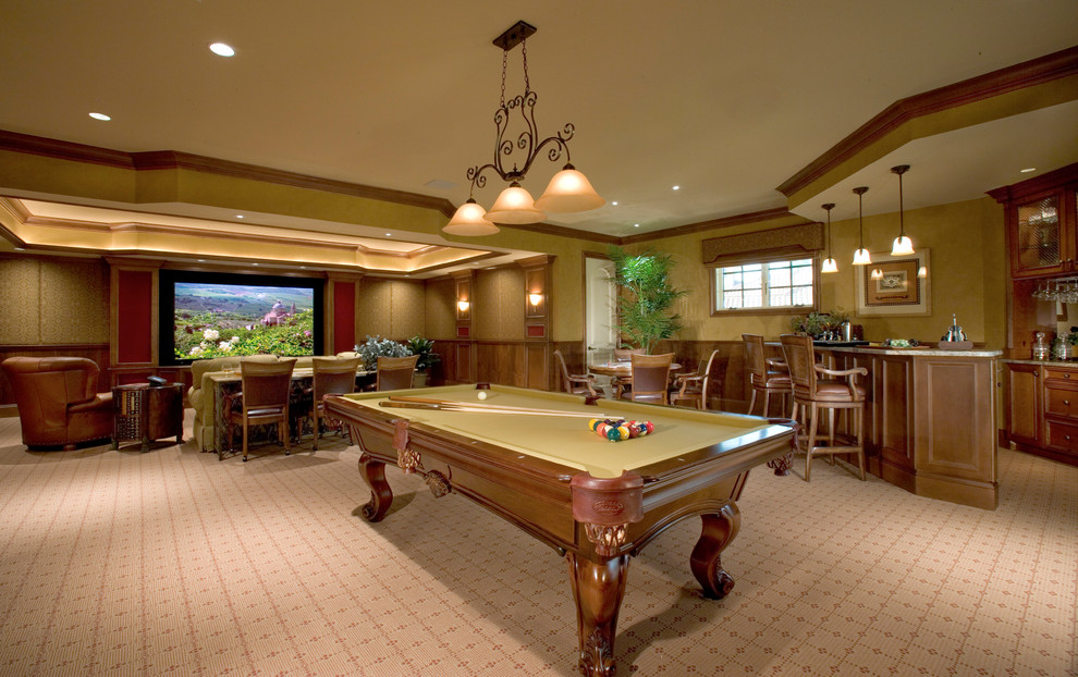 This is an example of a traditional family room in Miami.