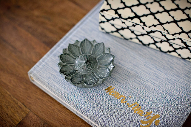 Eclectic and Industrial Style Coffee Table Display Detail eklektisch-wohnbereich