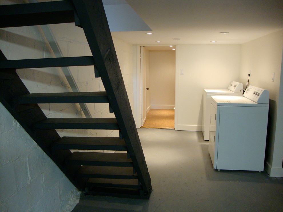 Traditional laundry room in Toronto.