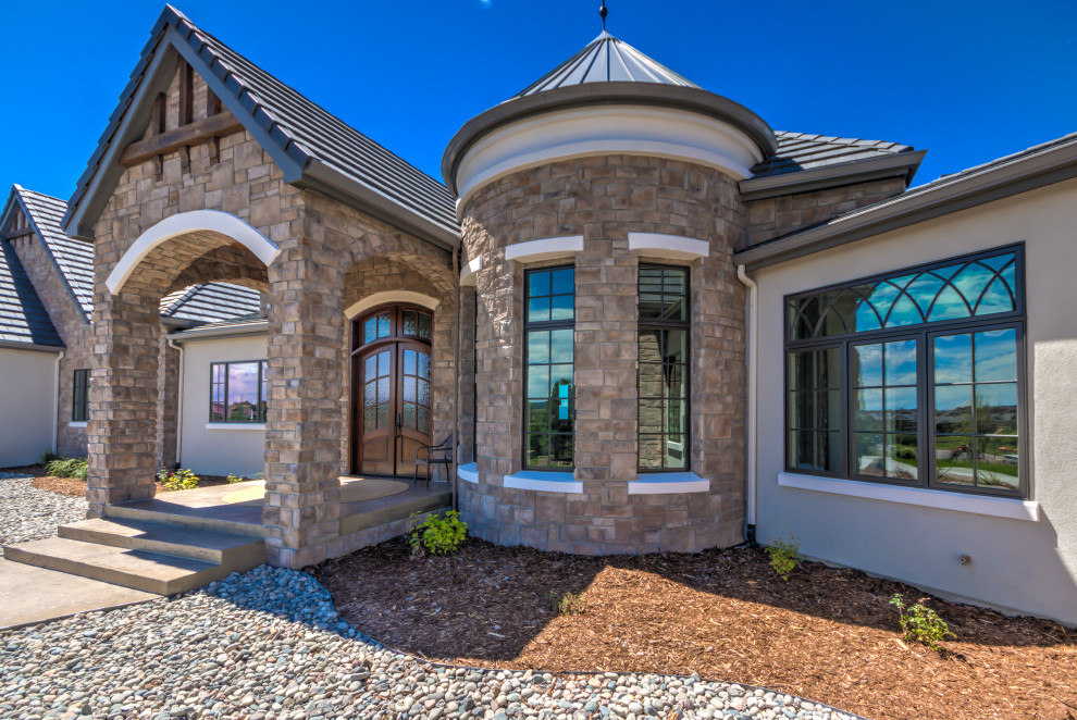Transitional home design photo in Denver
