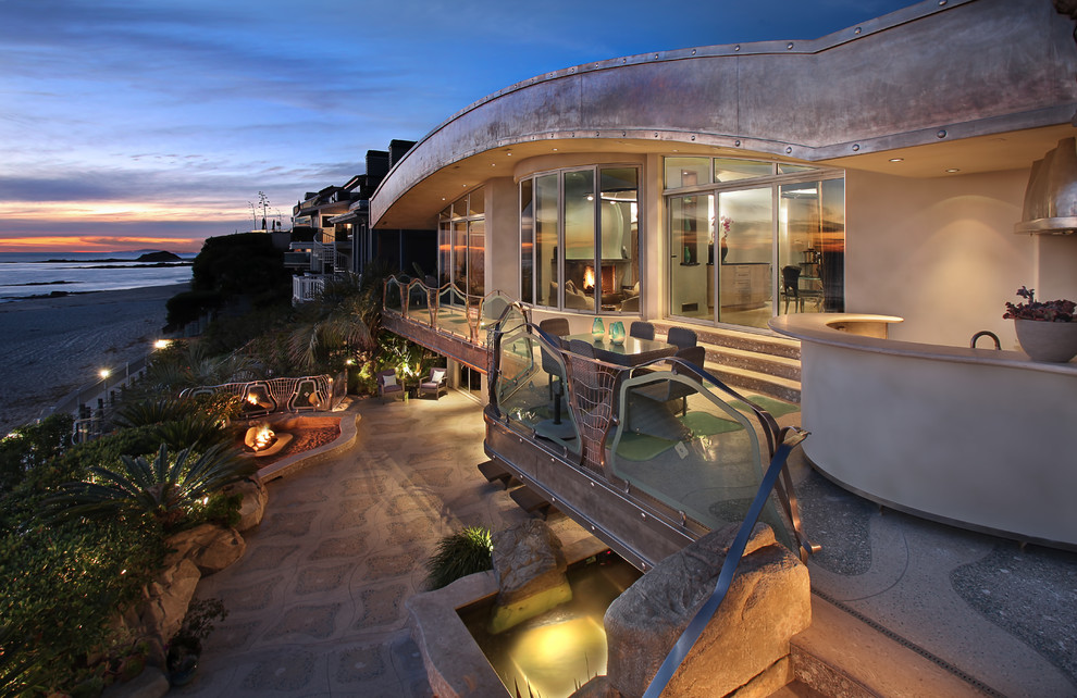 Inspiration for an eclectic patio remodel in Orange County