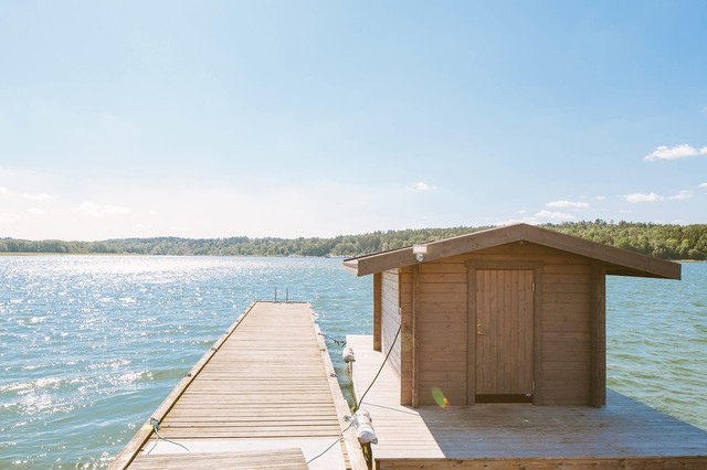SAGOLIKT VACKERT BELÄGET PÅ HALVÖ MELLAN DALARÖ & NYNÄSHAMN coastal-terrace