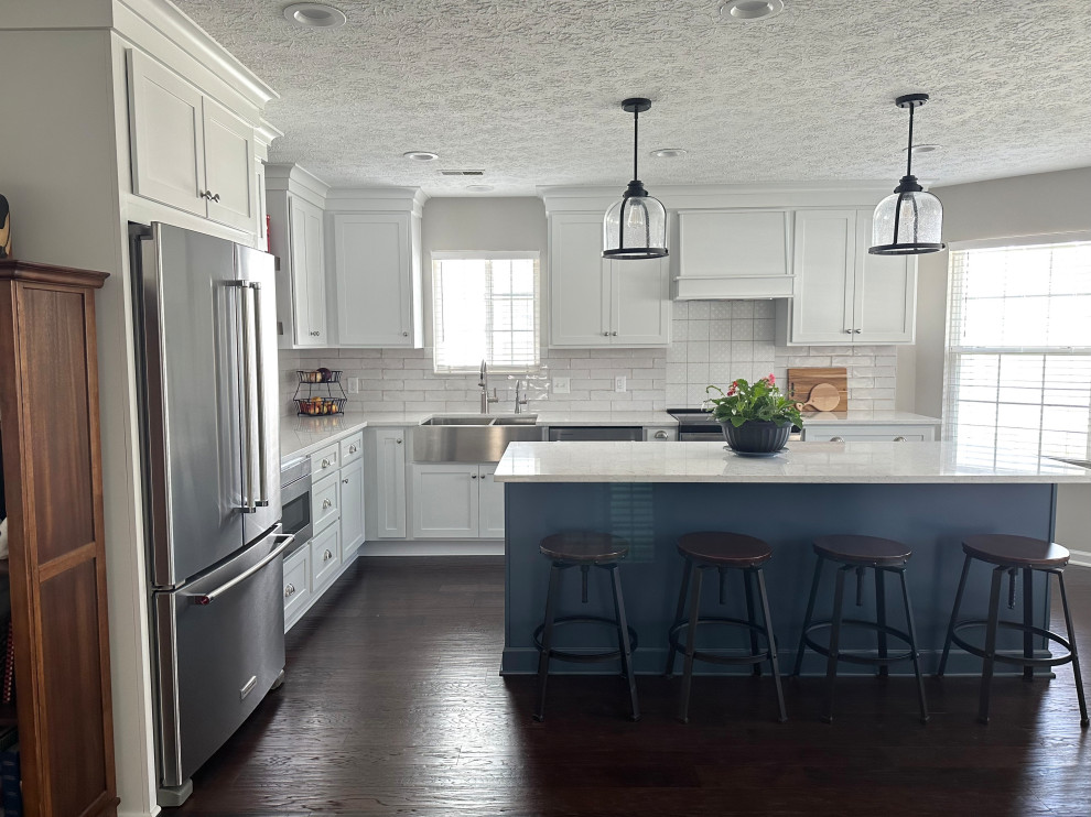 Example of a transitional kitchen design in Indianapolis