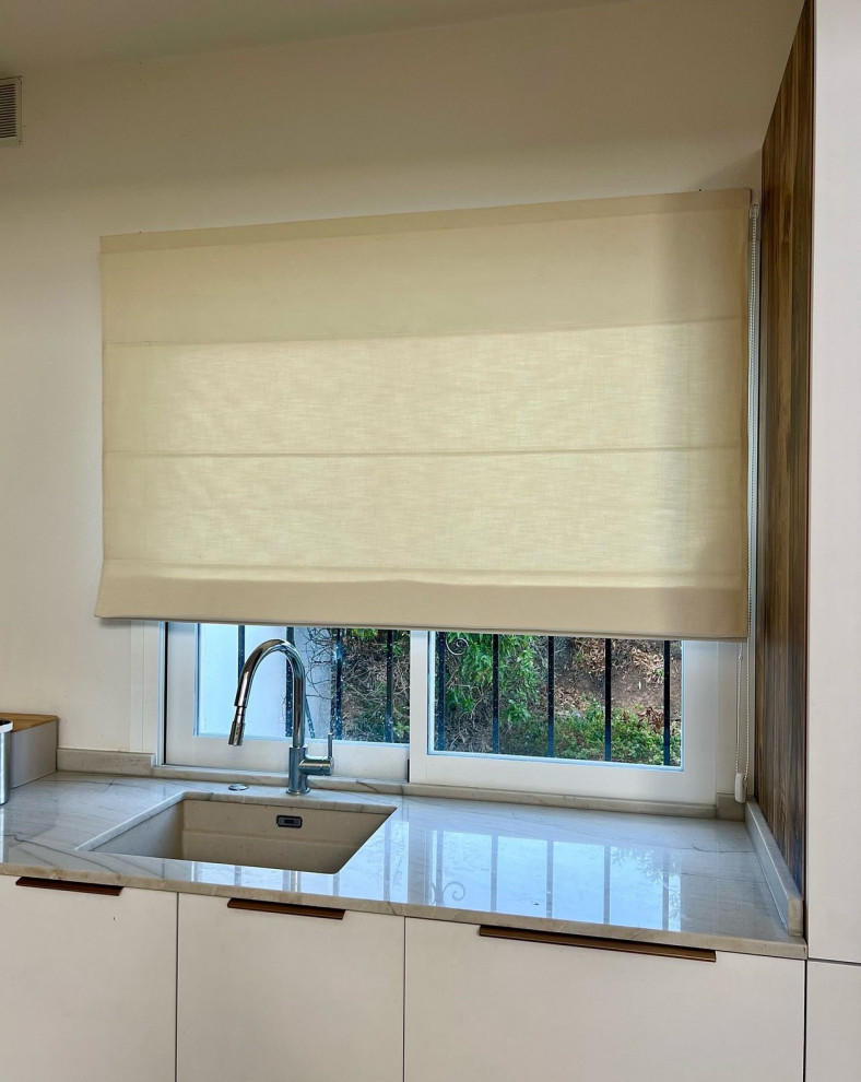 ROMAN BLINDS