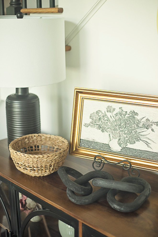 Entryway - transitional entryway idea in Milwaukee