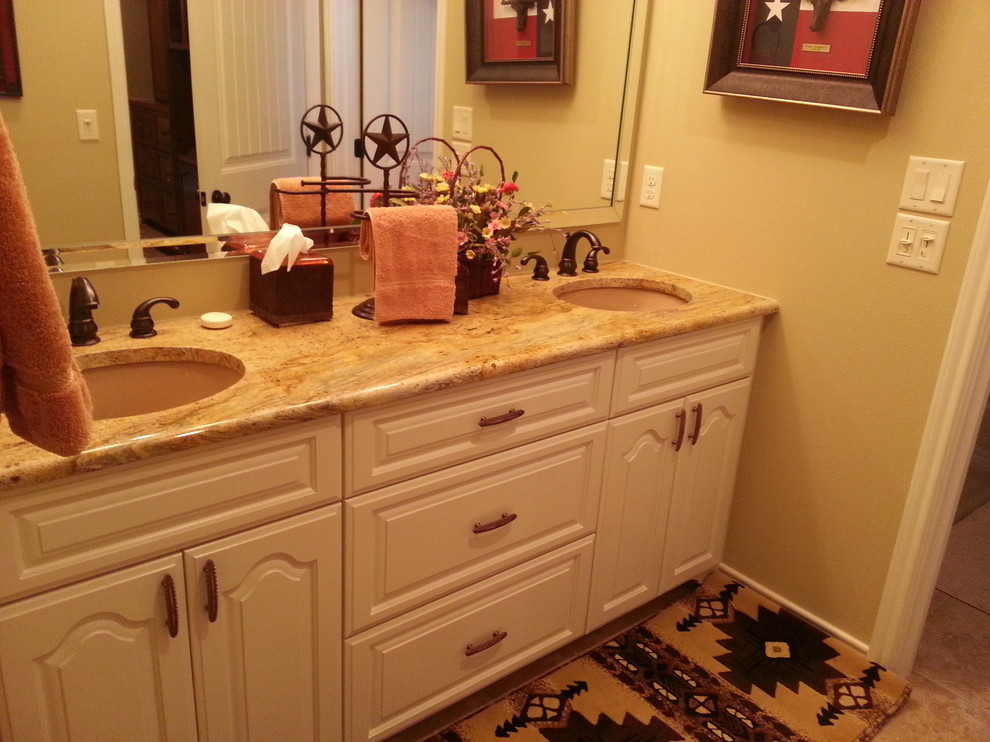 Home design - transitional home design idea in Austin