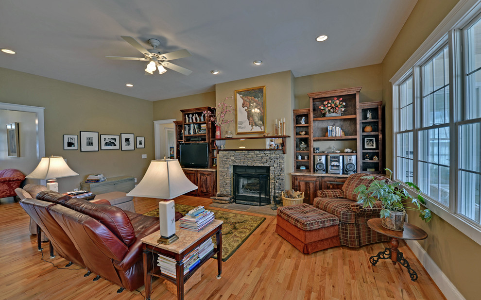Photo of a traditional living room in Atlanta.