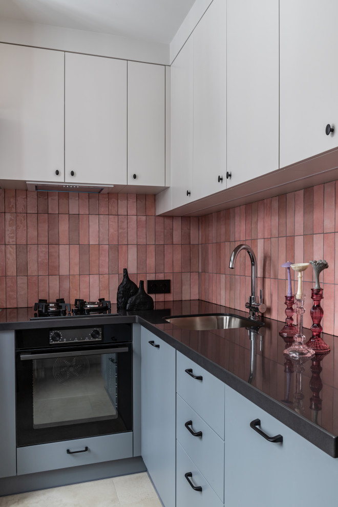 Уютная однокомнатная квартира с большим окном