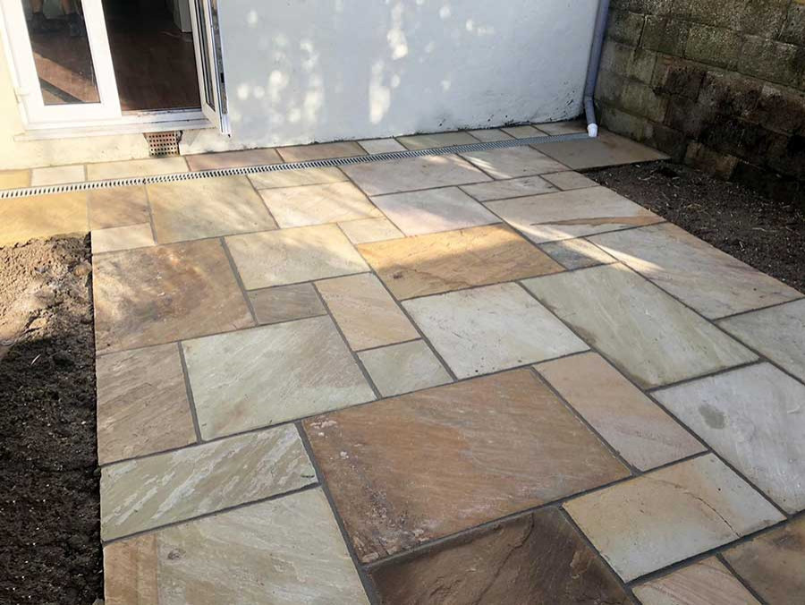Inspiration for a small traditional courtyard garden in Oxfordshire with natural stone pavers.
