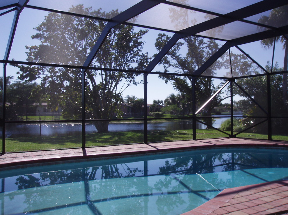 Вольер с навесом из поикарбоната для бассейна и патио