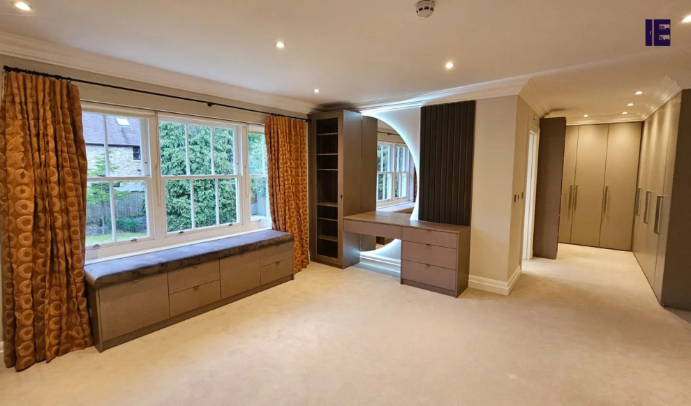 This is an example of a large modern bedroom in London.