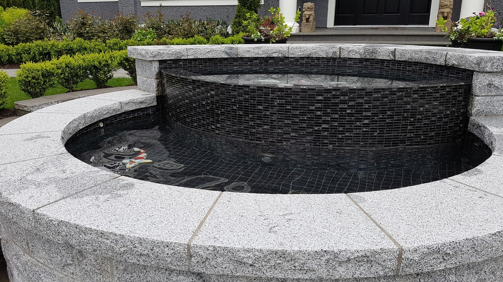 Inspiration for a mid-sized modern front yard garden in Vancouver with with pond.