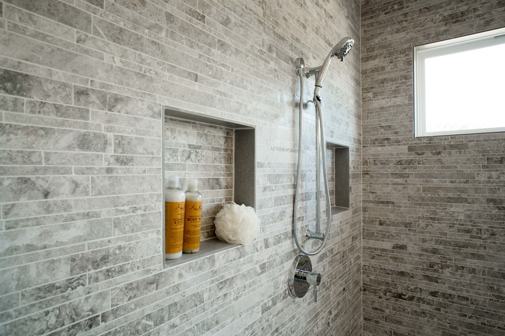 Farmhouse bathroom photo in Austin