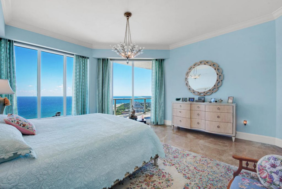 Transitional home design photo in Miami