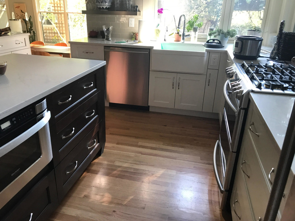 Kitchen - transitional kitchen idea in Denver