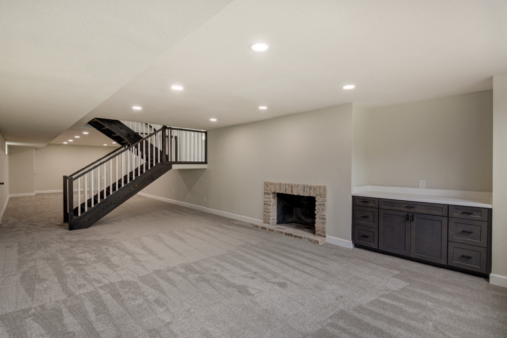 Example of a transitional home design design in Phoenix