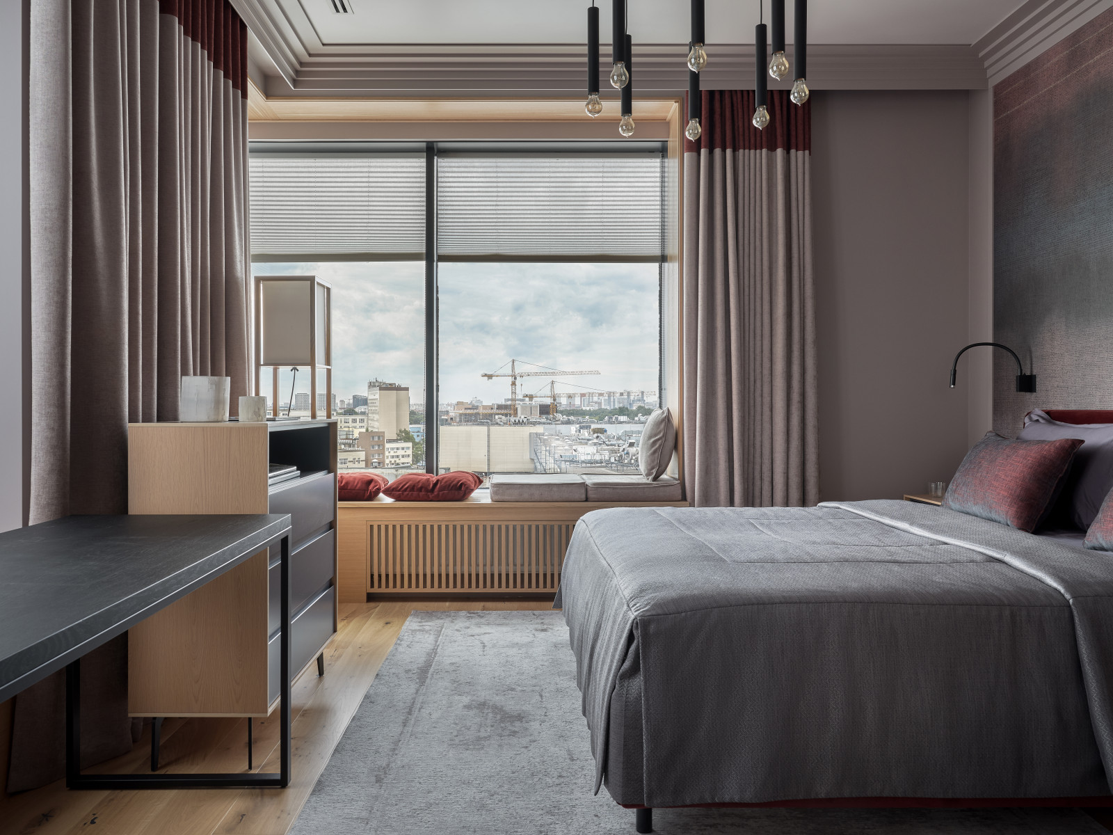 Современный интерьер с фиолетовыми акцентами