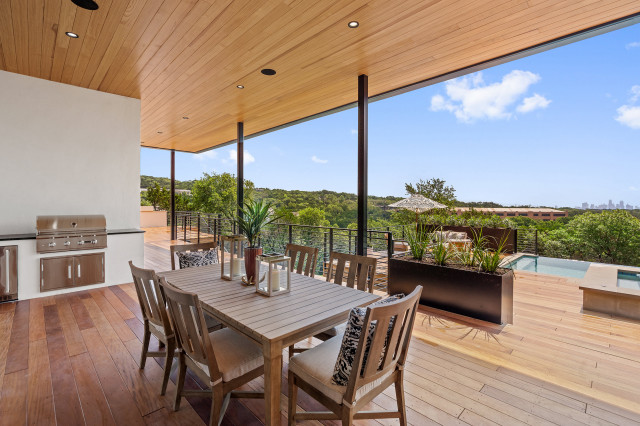 Hillside Residence trendy-veranda