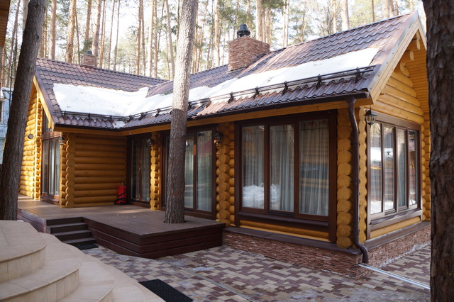Нouse in a pine forest landhausstil-veranda