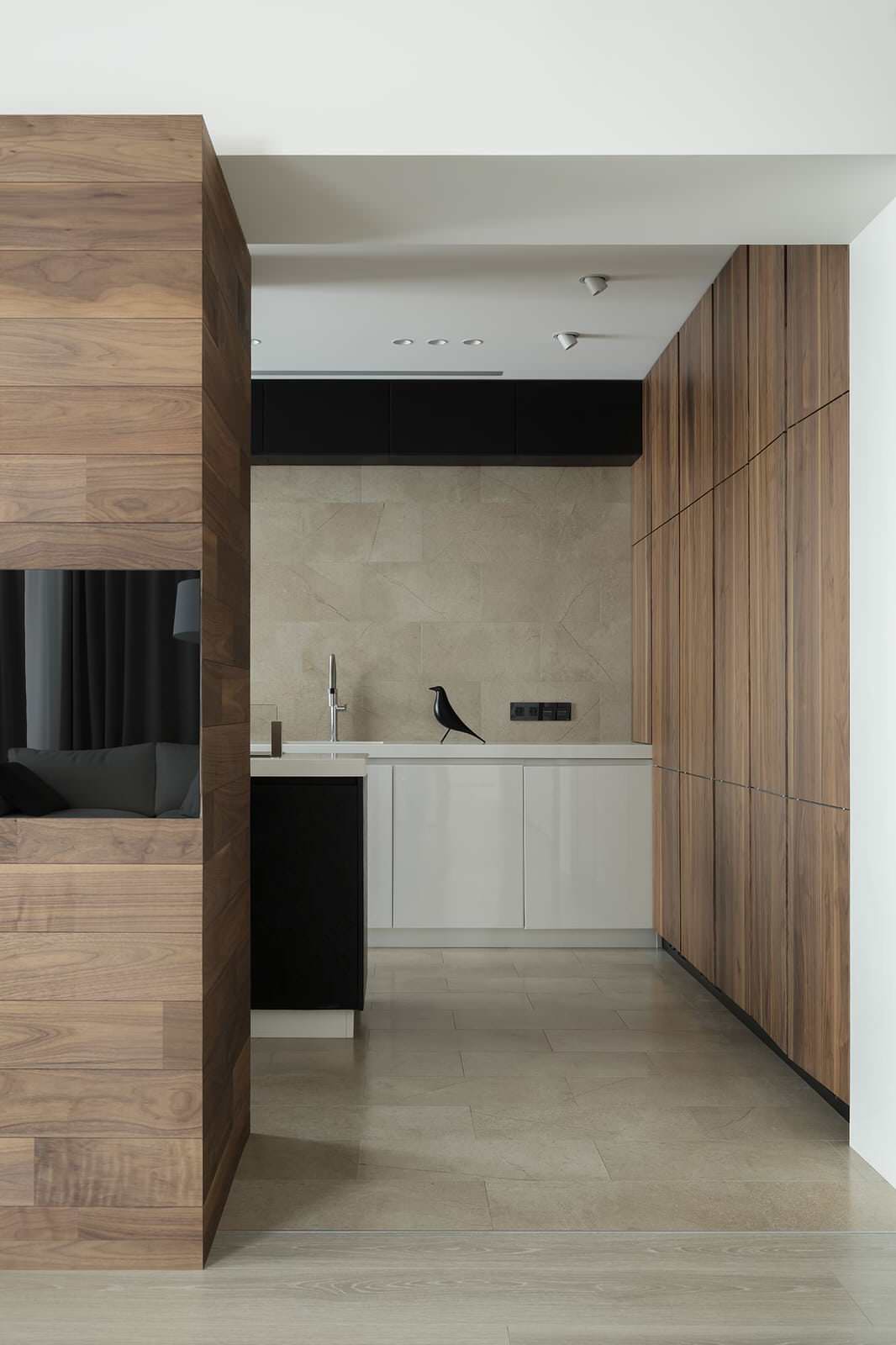 Обзор современной квартиры 170 квм. Полы без плинтуса. Двери в потолок.