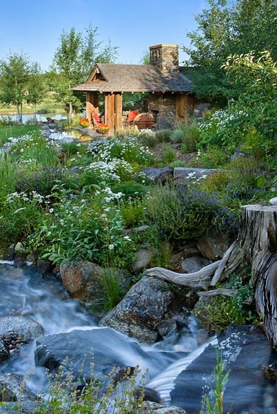 Photo of a rustic full sun landscaping.