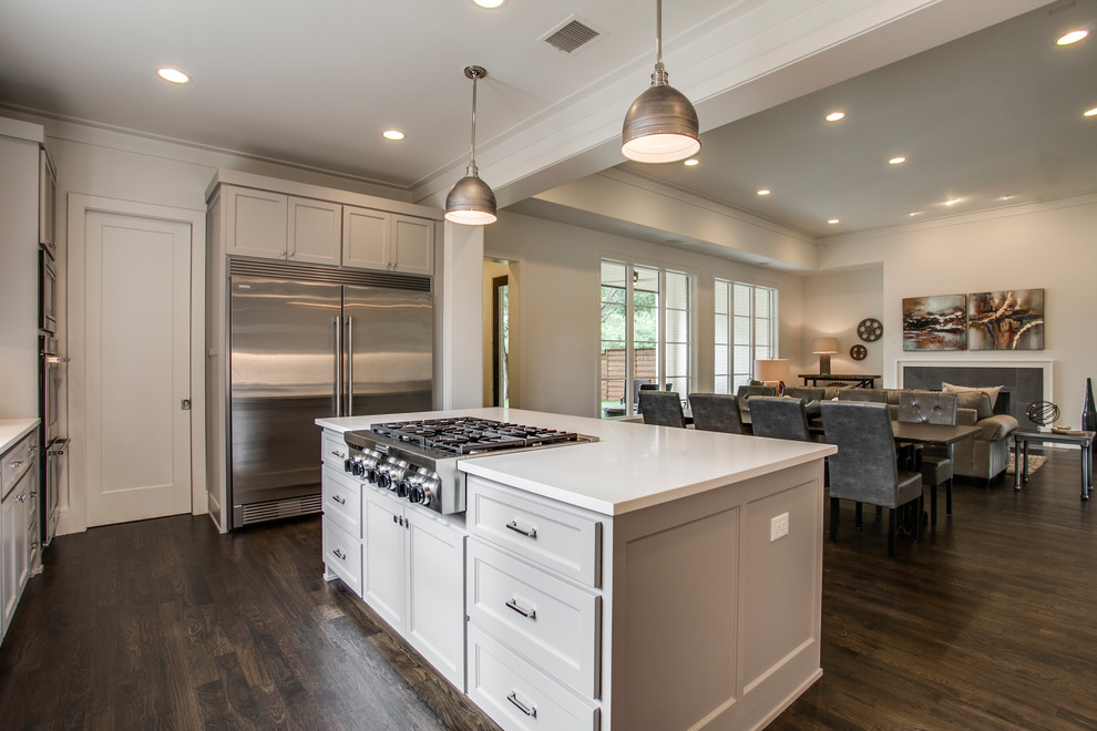 Transitional kitchen photo in Dallas