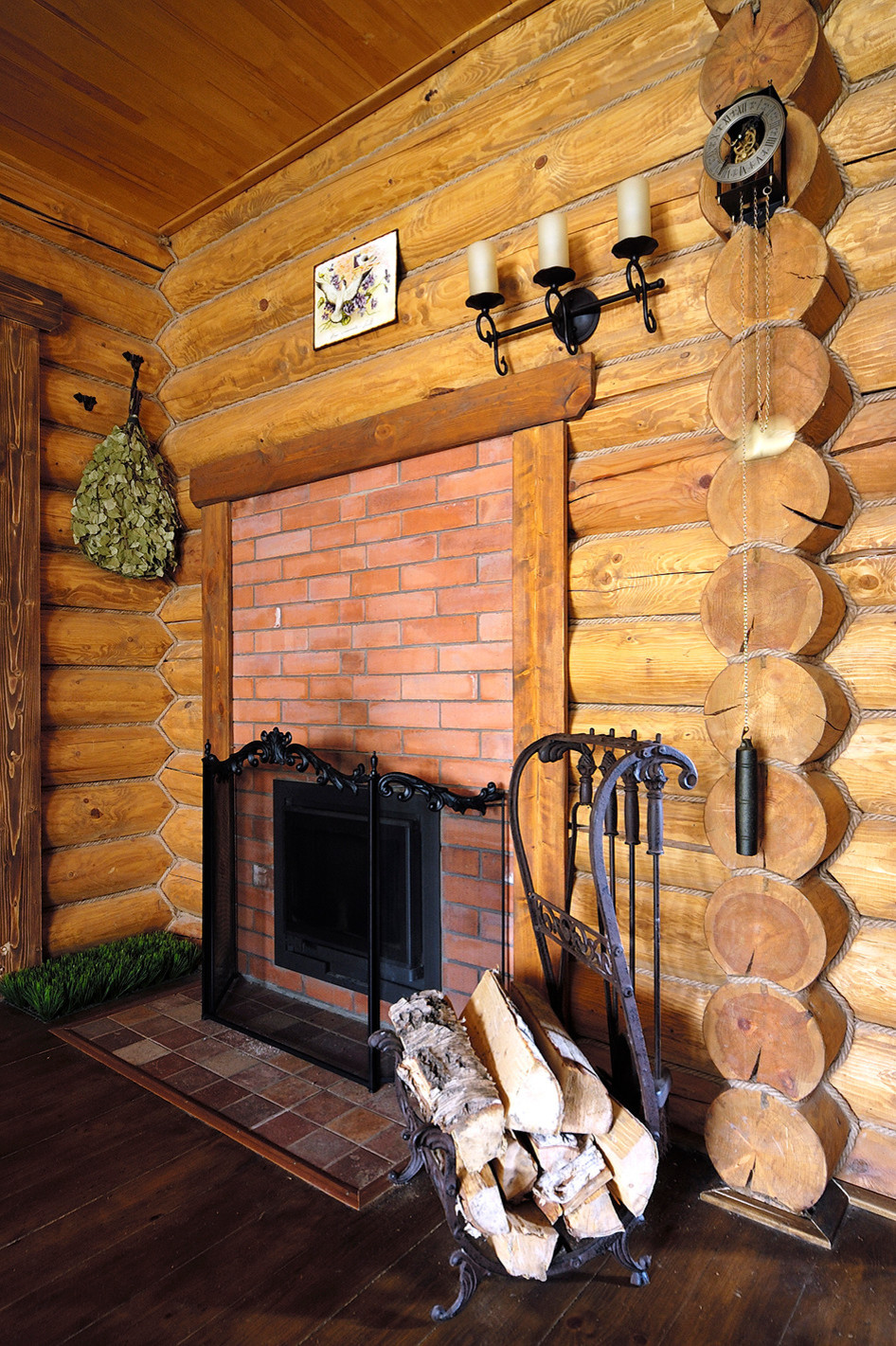 Интерьер бани из бревна