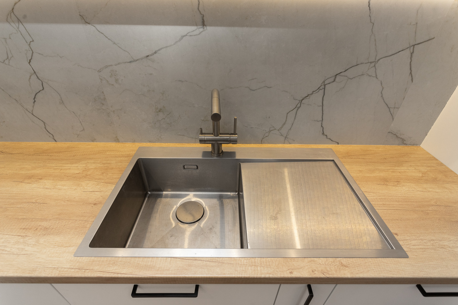 Кухня в современном стиле по ул. Крымский проезд