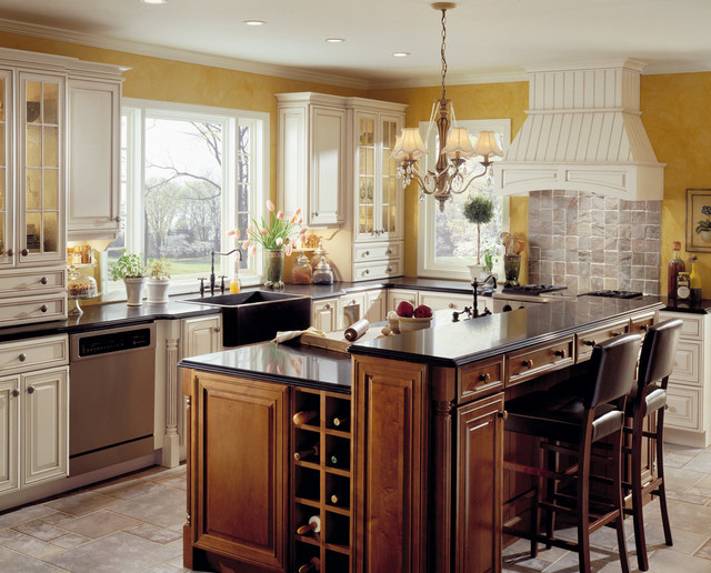 Classic Traditional Kitchen Cabinets Style traditional-kitchen-cabinetry