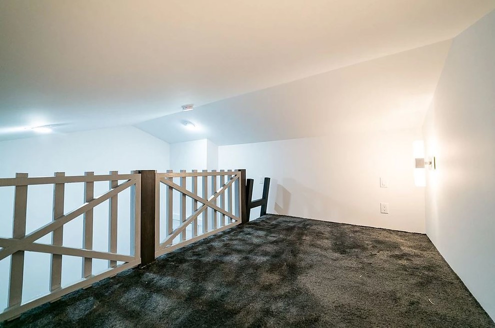 Example of a transitional home design design in Edmonton