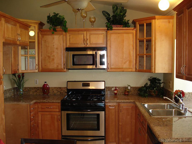 Cinnamon Maple Kitchen Cabinets Home Design Traditional