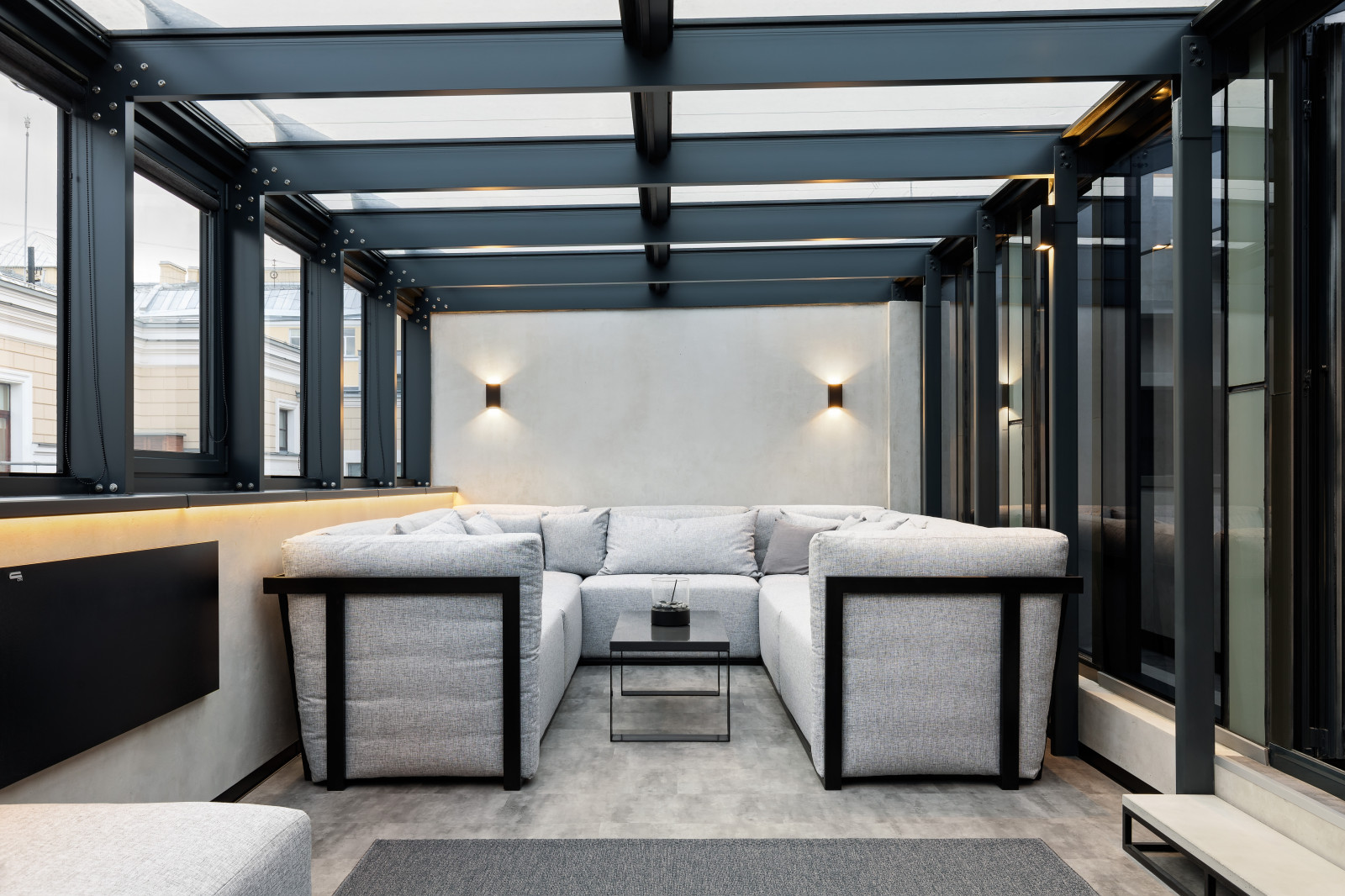 Квартира с видом на крыши Петербурга