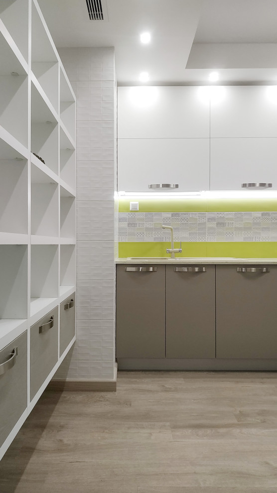 Вид от входа в кухню