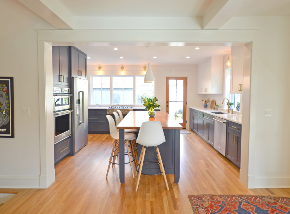 Example of a transitional kitchen design in DC Metro