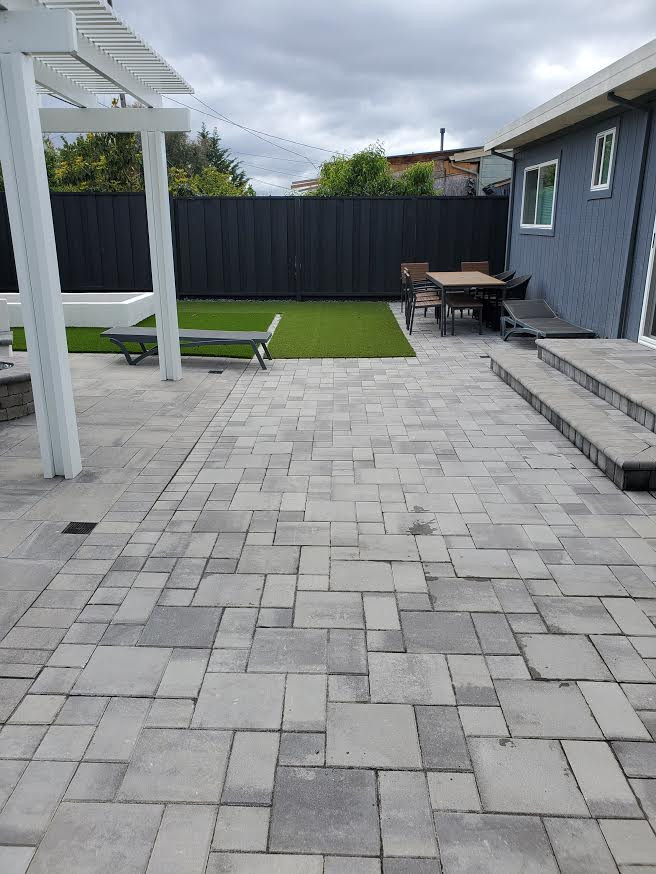 Photo of a mid-sized transitional backyard patio in San Francisco with concrete pavers.