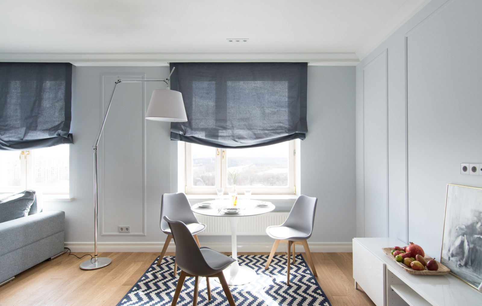 Легкая квартира с темной спальней