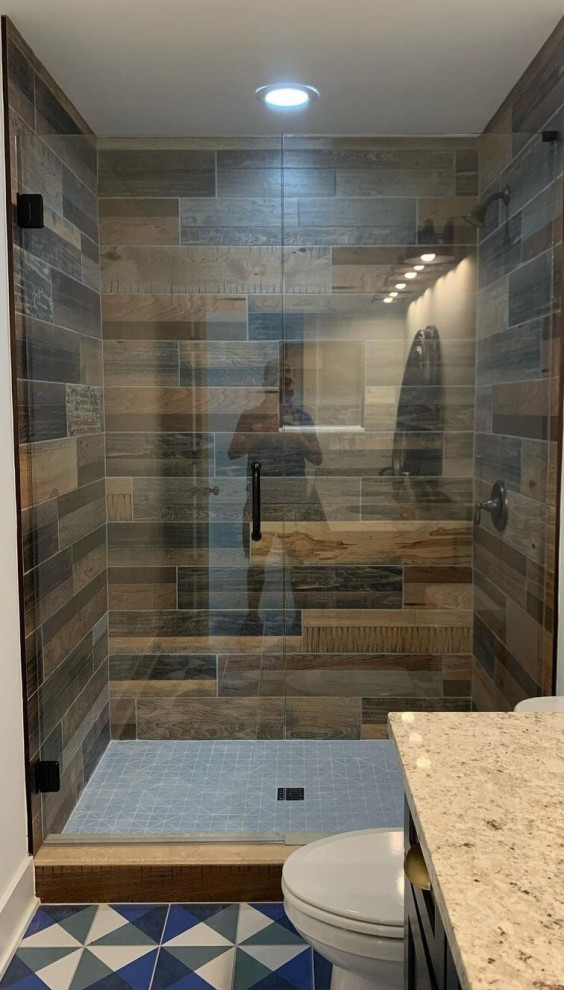 Alcove shower - mid-sized rustic kids' brown tile and ceramic tile porcelain tile and multicolored floor alcove shower idea in Atlanta with beige walls and a hinged shower door