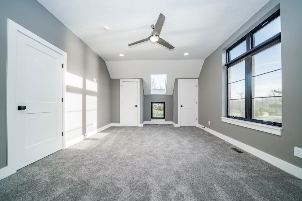 Inspiration pour une chambre minimaliste de taille moyenne avec un mur gris et un sol gris.