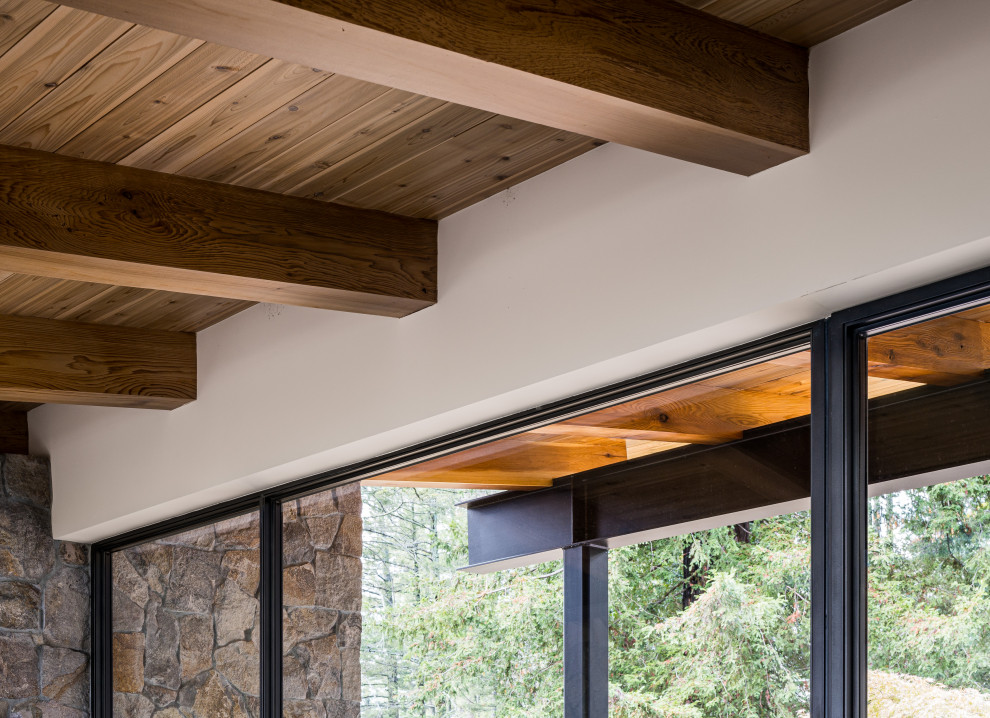 Example of a minimalist home design design in Other