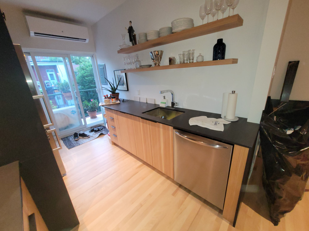 TOW TONE MODERN KITCHEN