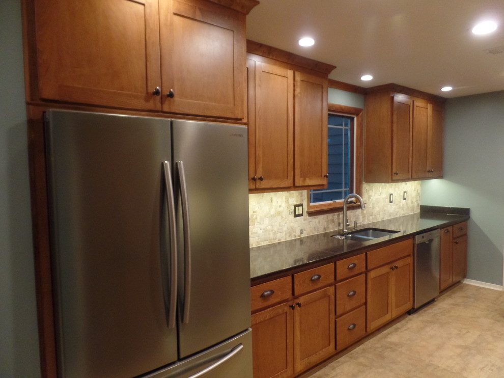 Home design - mid-sized transitional galley home design idea with an undermount sink, shaker cabinets, medium tone wood cabinets, quartz countertops, multicolored backsplash, travertine backsplash, colored appliances and no island