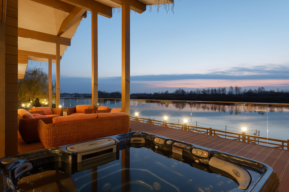 Дом на берегу реки