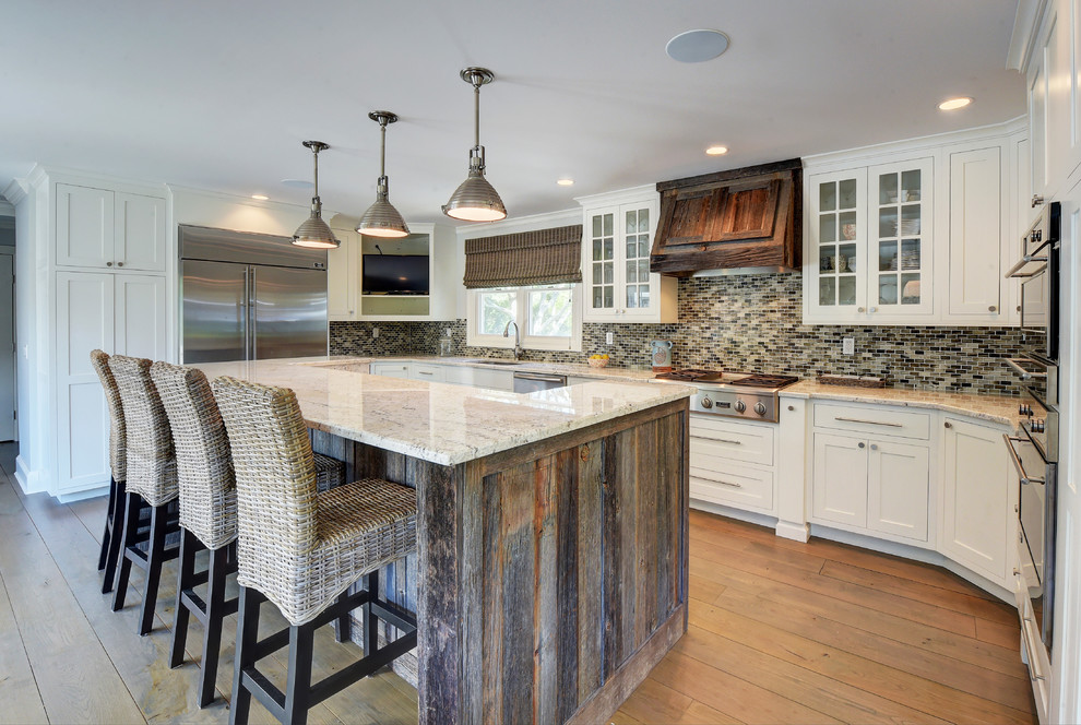 Mid-sized mountain style u-shaped medium tone wood floor and beige floor eat-in kitchen photo in New York with shaker cabinets, white cabinets, granite countertops, gray backsplash, stone tile backsplash, stainless steel appliances and an island