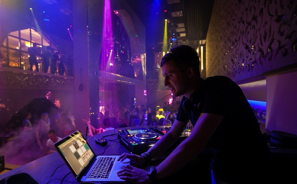 LIKE Resto-Club & Lounge